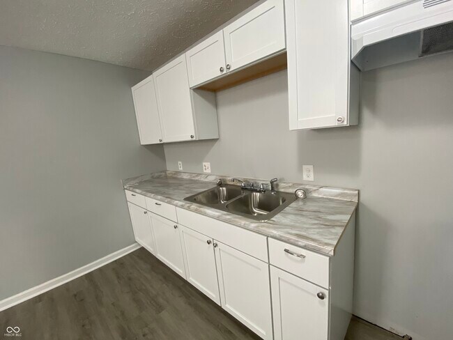 Building Photo - 86 N Holmes Ave