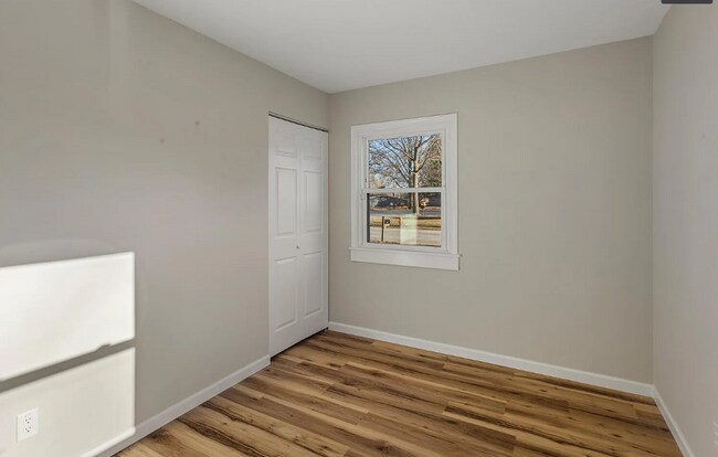 Building Photo - 1902 Meadow Dr