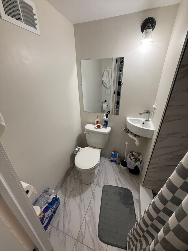 Building Photo - 1250 Lilac Ave