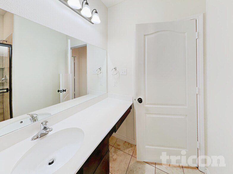 Building Photo - 2604 Wheeler Ave