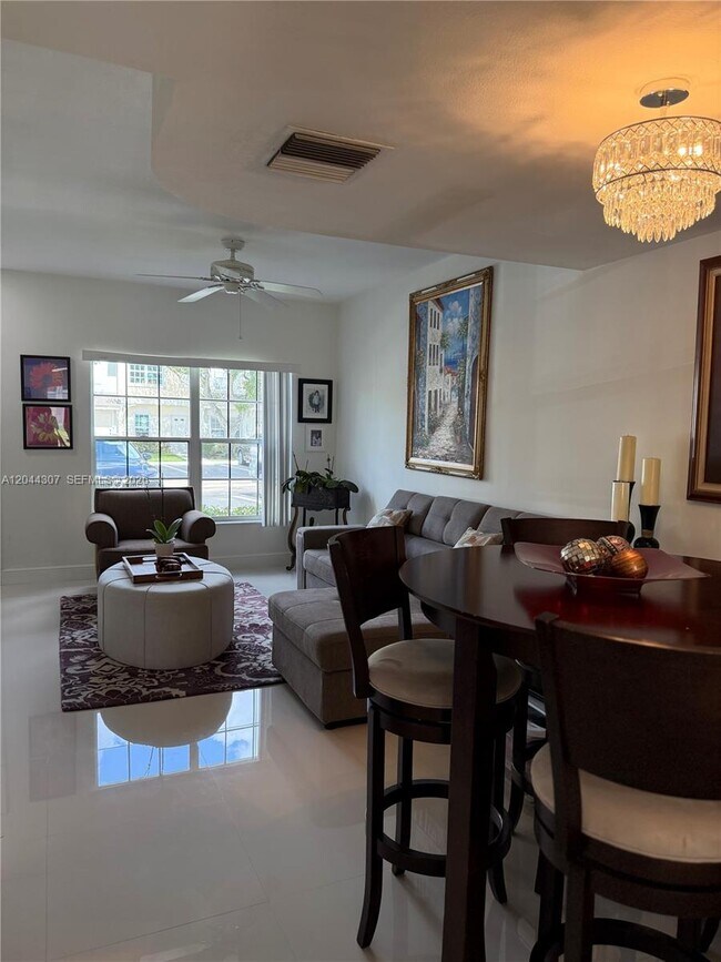 Building Photo - 16619 Hemingway Dr