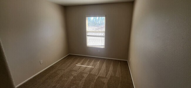 Building Photo - 3 BR, 2.5 Bath + Loft & Office/Den
