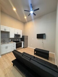 Building Photo - 418 S Commercial St