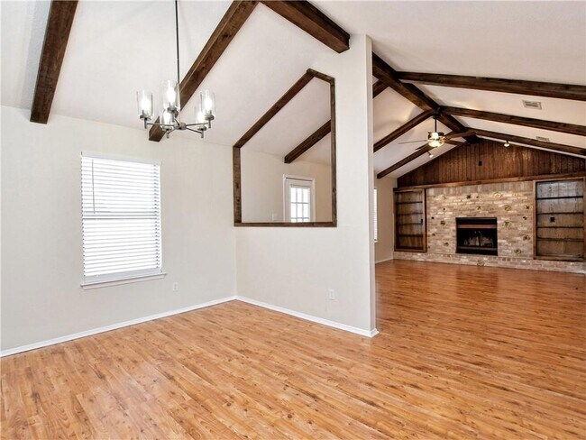 Building Photo - 604 Hill Cove