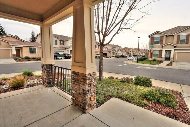 Building Photo - 9200 Rioja St