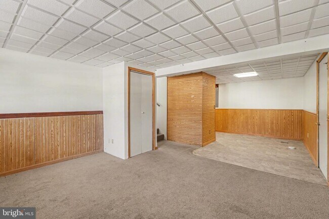 Building Photo - 2109 Highland Ct