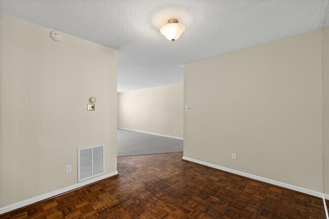 Building Photo - 2701 Bellefontaine St