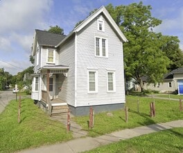 Building Photo - Large Single Family House Available Soon 3 Bed 1.5 Bath close to 490