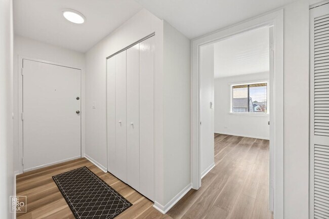 Building Photo - 210 Fountainview Ln