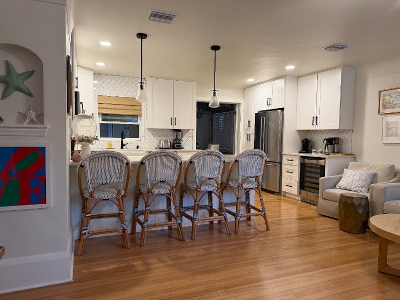 Building Photo - 234 24th Ave N