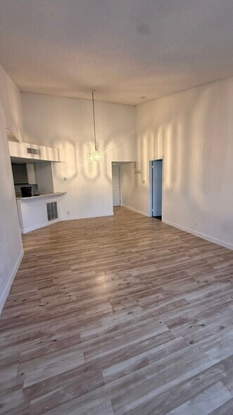 Building Photo - 8741 Wiles Rd