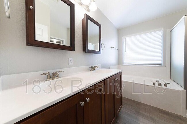 Building Photo - 1816 Big Bend Dr