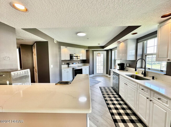 Building Photo - 4670 Links Village Dr