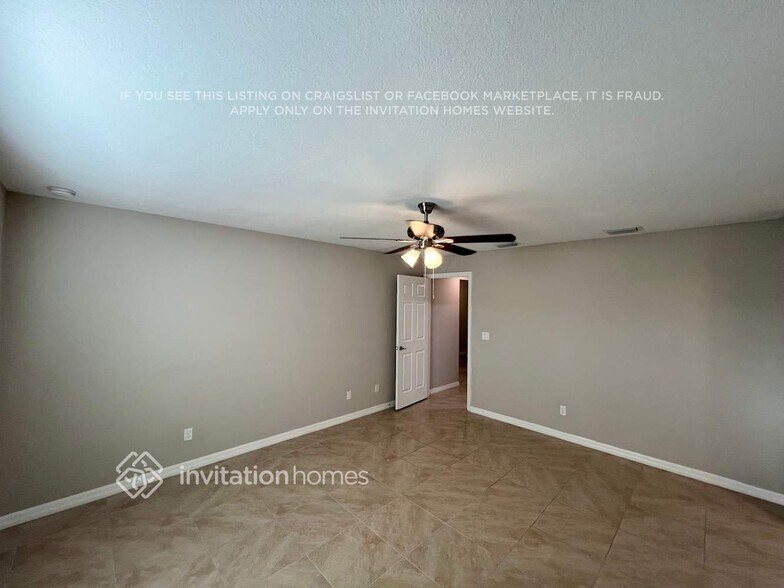 Building Photo - 2261 SE Heathwood Cir