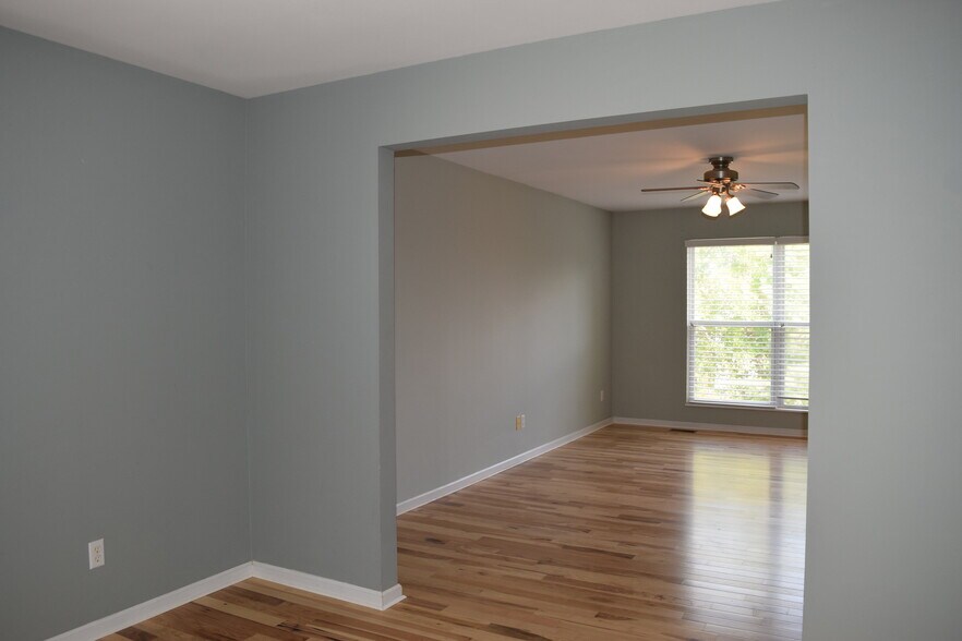 Building Photo - 354 Birchwood Crossing Ln