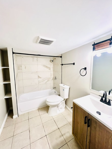 Building Photo - 4932 Roanoke St