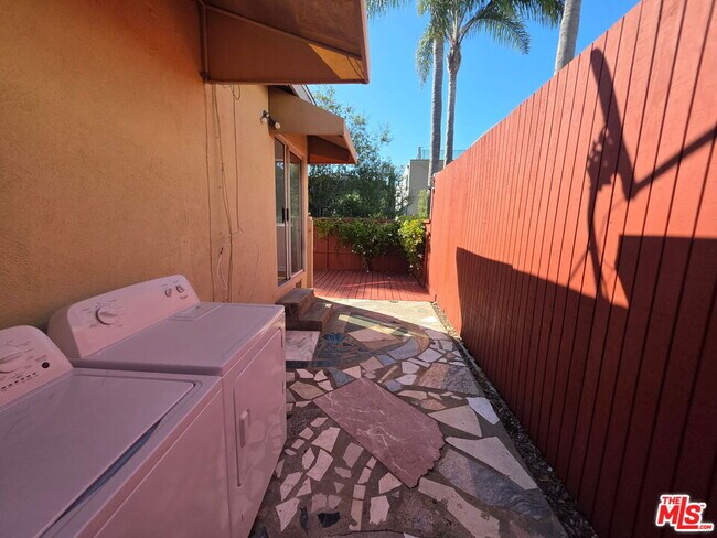 Building Photo - 632 Santa Clara Ave