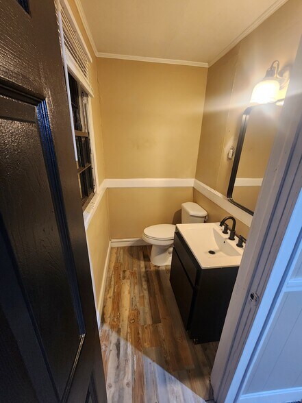 Building Photo - 503 Vermont St