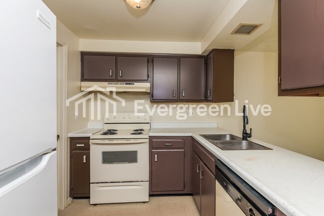 Building Photo - 7761 Mt Hood