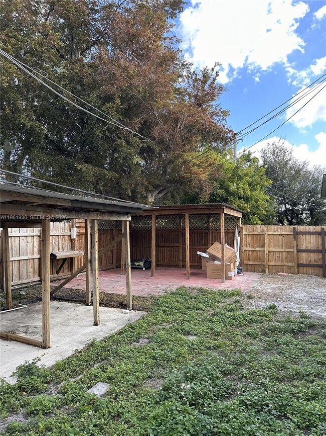 Building Photo - 6591 SW 46th St