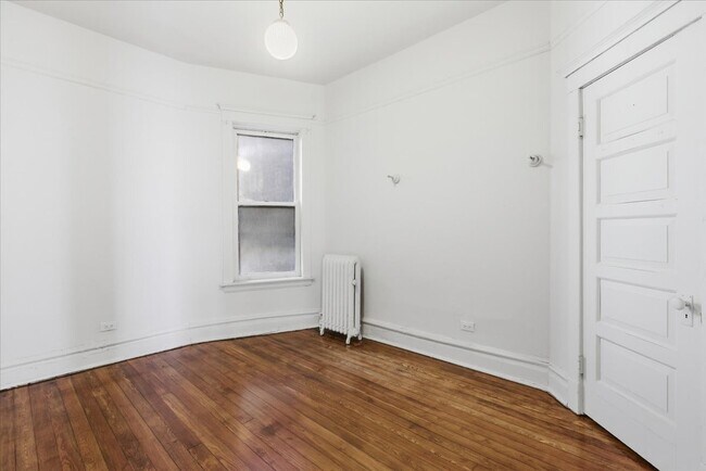 Building Photo - 2839 N Clark St