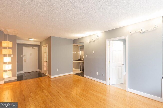 Building Photo - 3701 S George Mason Dr