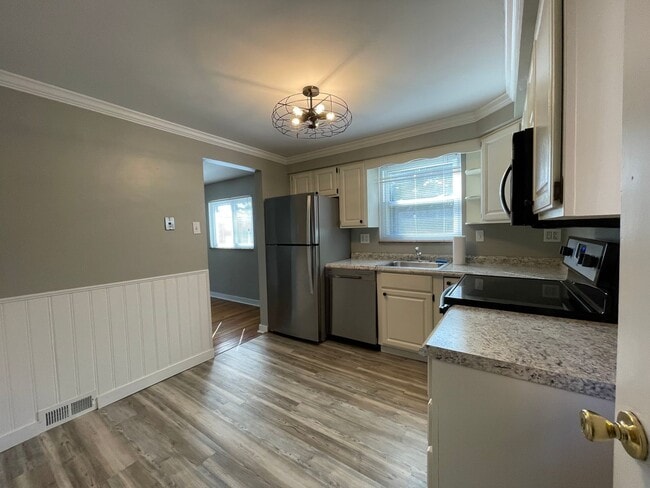 Building Photo - Comfortable 3-Bedroom Home with Private Backyard in Pittsburgh!