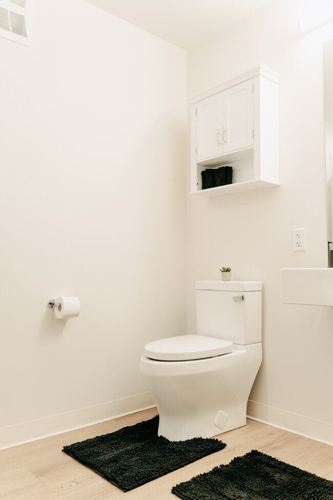 Building Photo - 755 S Clark St