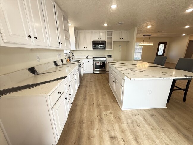 Building Photo - 15714 Torry Pines Rd