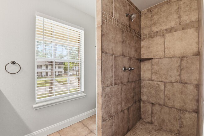 Building Photo - Beautifully Updated 4-Bedroom Home in a Prime Houston Location