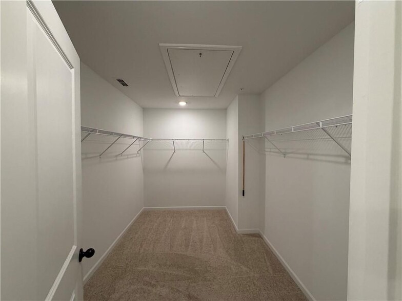 Building Photo - 716 Vallin St