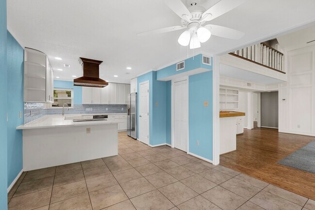 Building Photo - 3174 La Quinta Dr