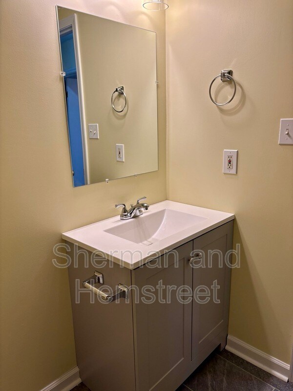 Building Photo - 263 Fairfax Pl