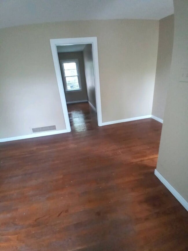 Building Photo - 4 bedroom/2 bathroom house in Florence, ju...