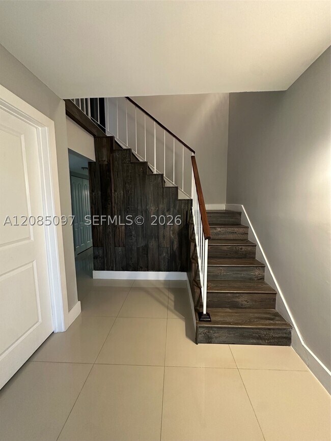 Building Photo - 14357 Kendale Lakes Dr