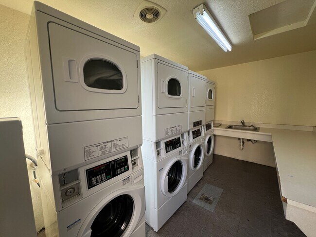 Building Photo - Two-bedroom upstairs apartment in Riverbank!