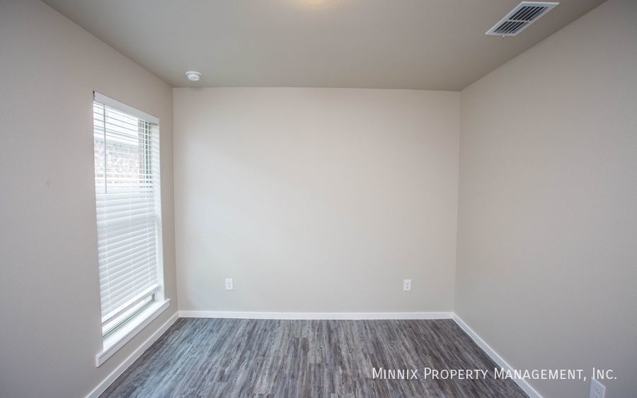 Building Photo - 2102 Langford Ave