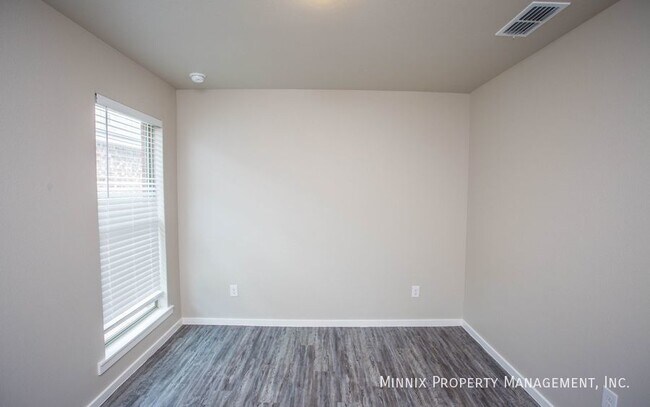 Building Photo - 2102 Langford Ave