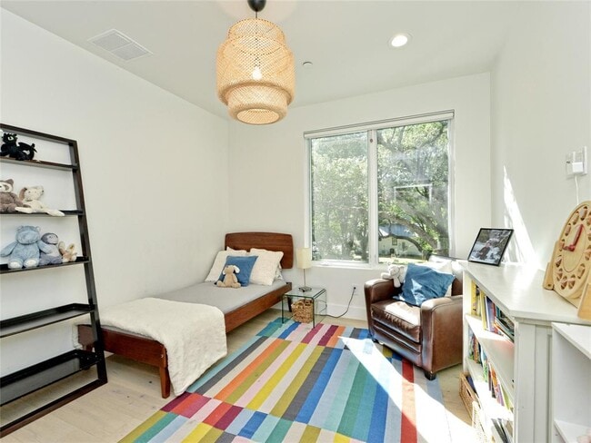 Building Photo - 304 Westwood Terrace