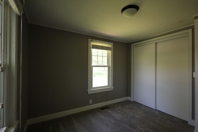 Building Photo - 18 Belle Plaine Ave