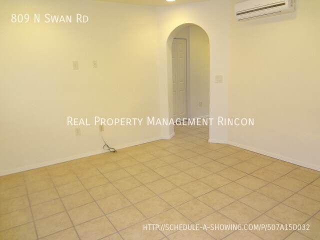Building Photo - 809 N Swan Rd