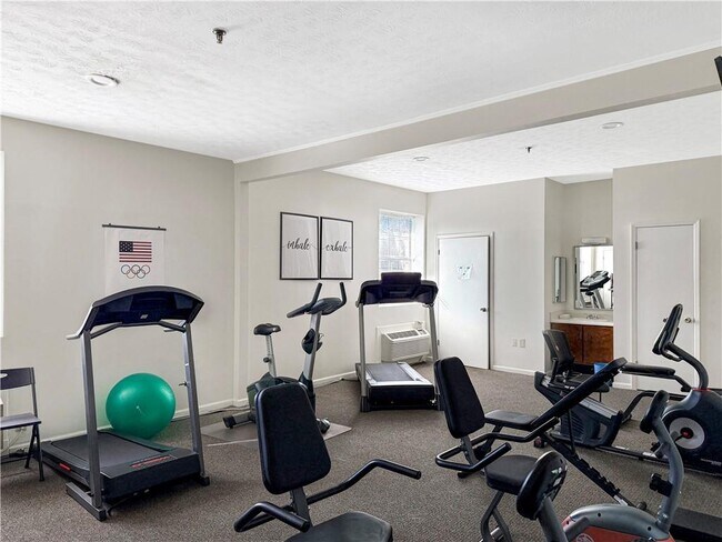 Building Photo - 475 Mount Vernon Hwy NE