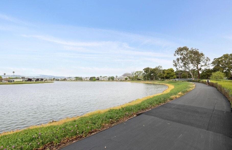 Walking path - 820 Sea Spray Ln