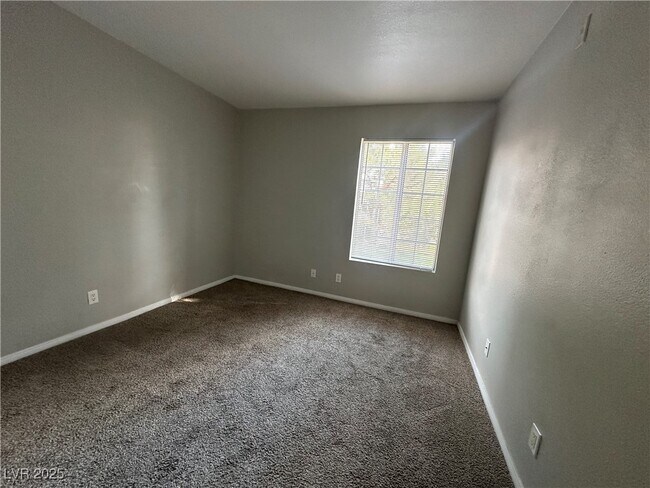 Building Photo - 2120 Sealion Dr