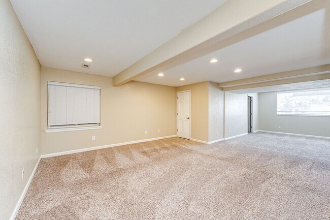 Building Photo - 9476 Morning Glory Way