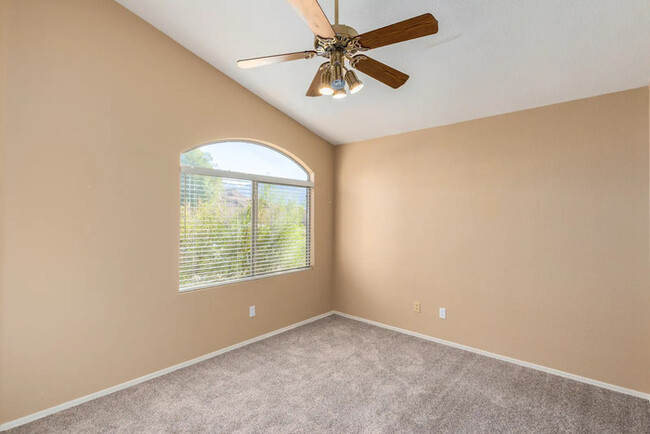 Building Photo - HOME FOR RENT