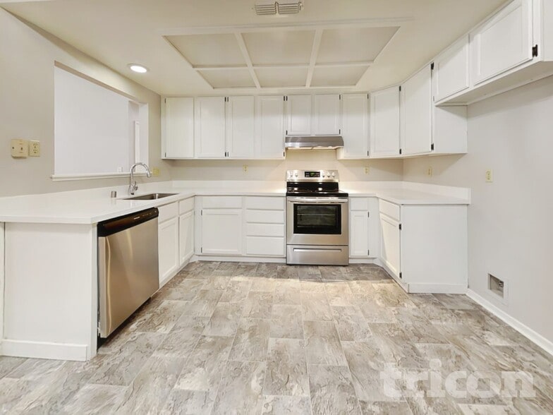 Building Photo - 7726 Robinette Rd