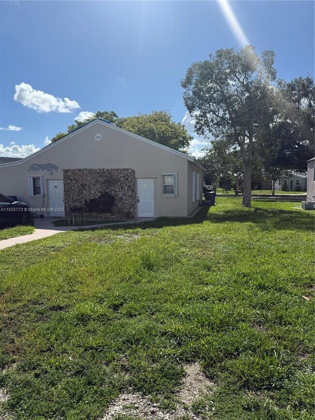 Primary Photo - 410 N 58th Ave
