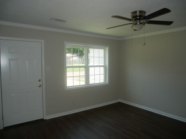 Building Photo - 2011 Coral Hills Dr