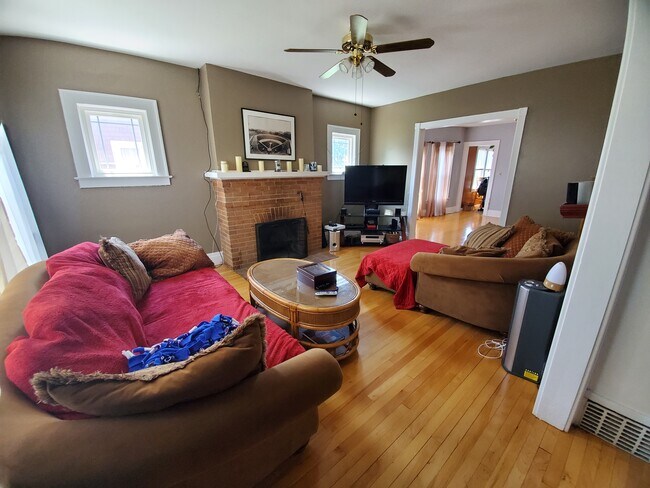 Living Room - 142 Shotwell Park